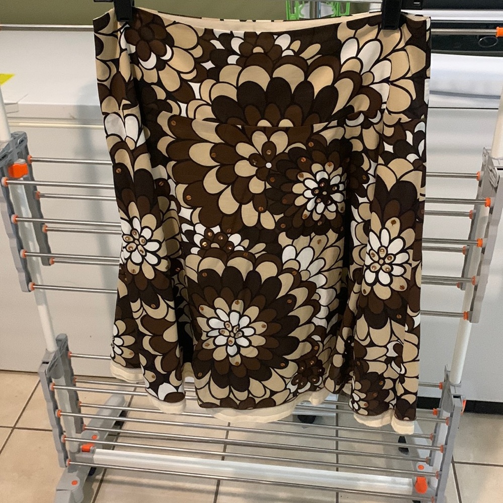 Limited skirt
